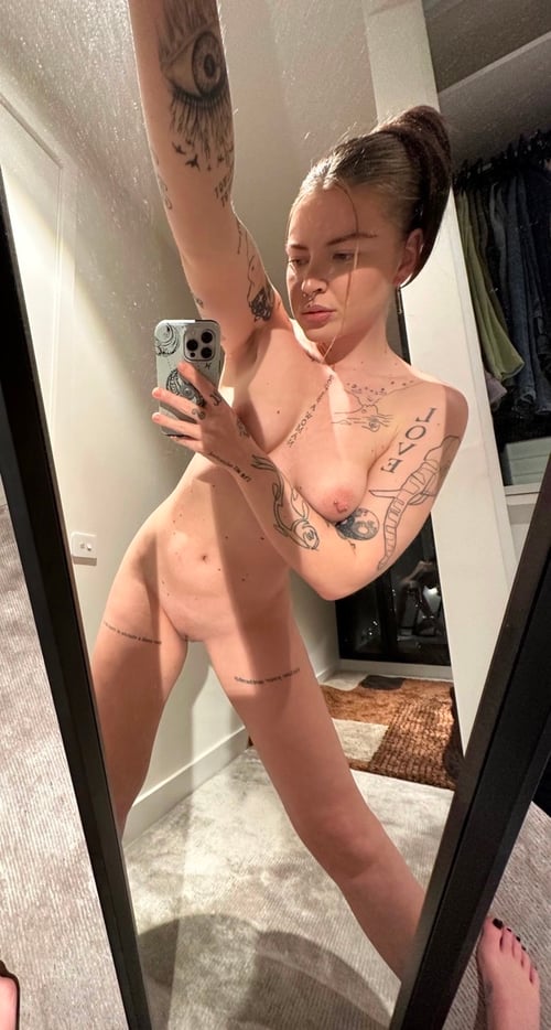 Sexy brunette 👱♀️wants Raw Sex👅💦😝🍑Hookup:hitme on insta- annah0121 or telegram-tylerb1