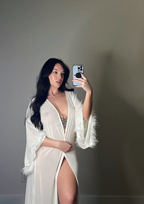 I’m ready to meet now for full girlfriend experience payments in person I can host and I can travel