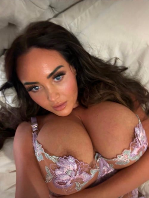 Hey 🤗I’m Sarah welcome to an unparalleled 🆓experience where luxury meets personal indulgence my h