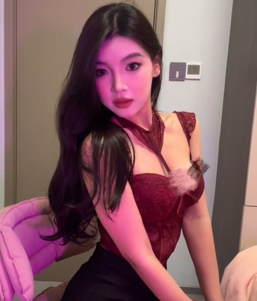 Two girls available cash in person