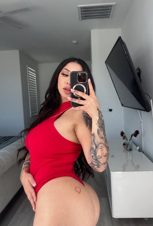 Hi , what up with you ? Hit me up if you’re down for fun , add me Telegram @Love_Baby27 HMU +1 301-