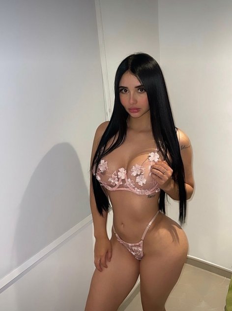 Nueva y Apretadita (786) 960-6081  TRIOS BBBJ GFE