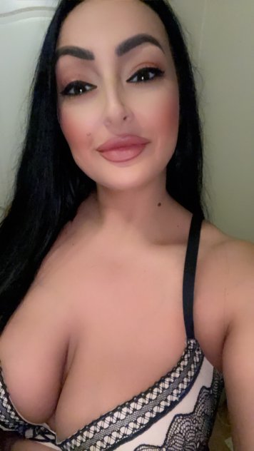 Exotic busty bombshell