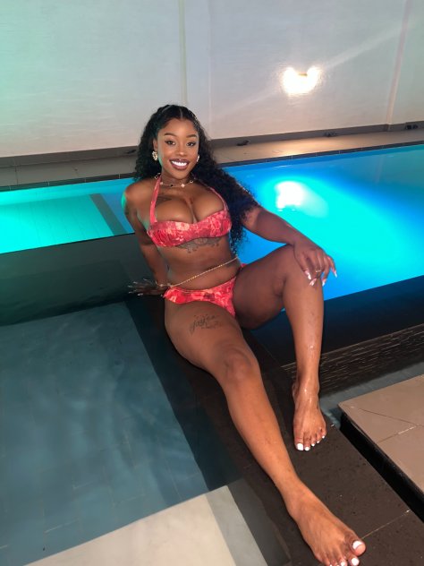 UPSCALE BADDIE