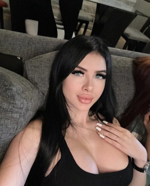 Hello i'm in town looking to have an amazing experience ❤️❤️