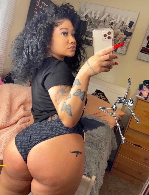 MY WET 💦💦 **** IS READY TO TAKE IN SOME GOOD HARD COCK THAT WANT SOME JUICES I OFFER