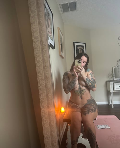 HOOK UP AVAILABLE 💕