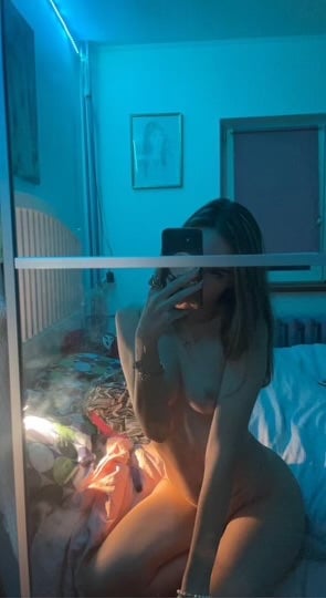 Discreet sex with Caucasian sexy girl