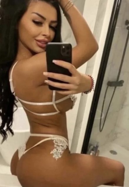 Hot girl in town ❤️❤️