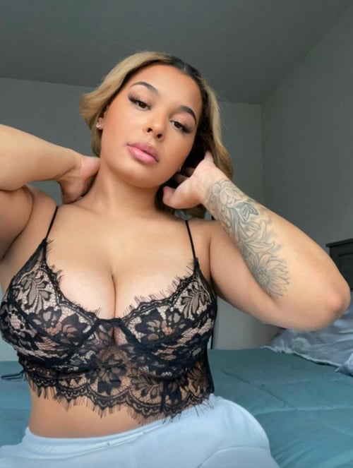 HMU for Hookup and contents 🍑💦🍆 Text +17193475836