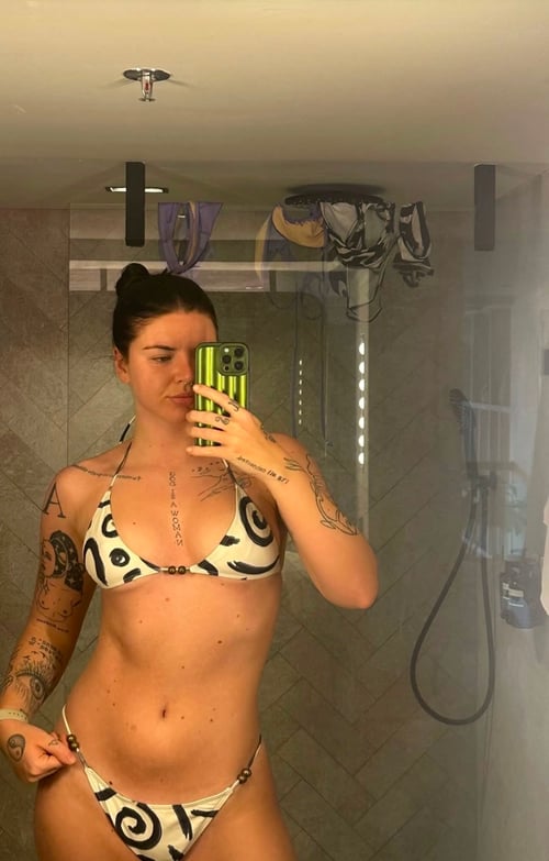 Sexy brunette 👱♀️wants Raw Sex👅💦😝🍑Hookup:hitme on snap - t.annah012