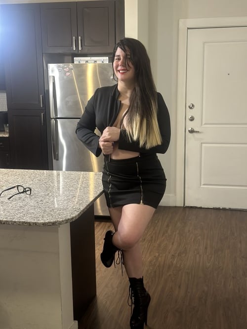 Me llamo Anna Brenda, soy un poco tímida para las fotos pero muy linda