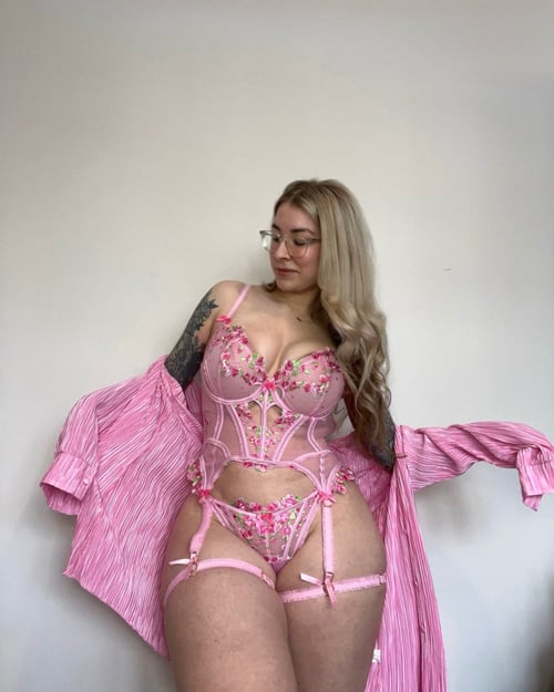 I’M CHARLENE 💦❤️down to keep your company 💦 I squirt, offer massages , GFE 🥵👅💞💯 Contact me