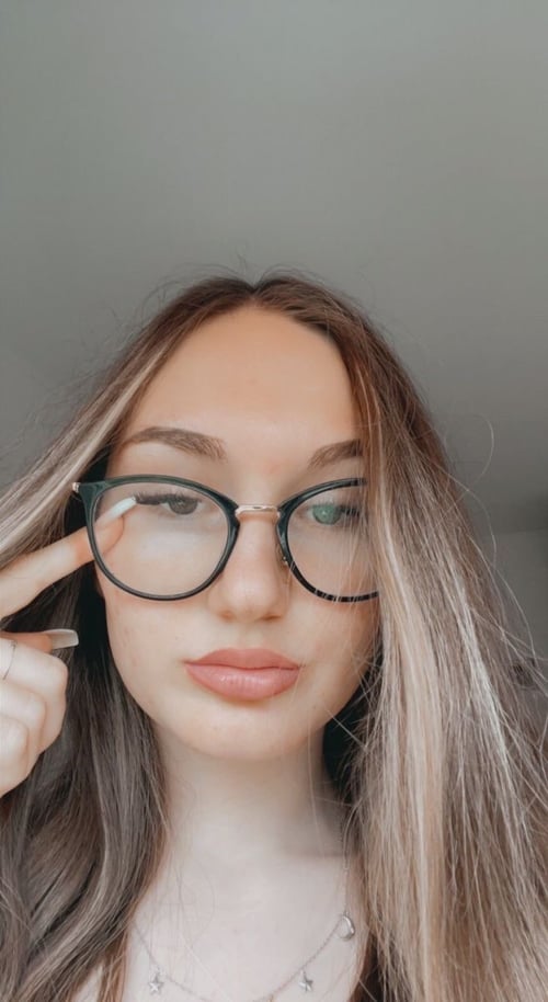 Discreet sex with Caucasian sexy girl