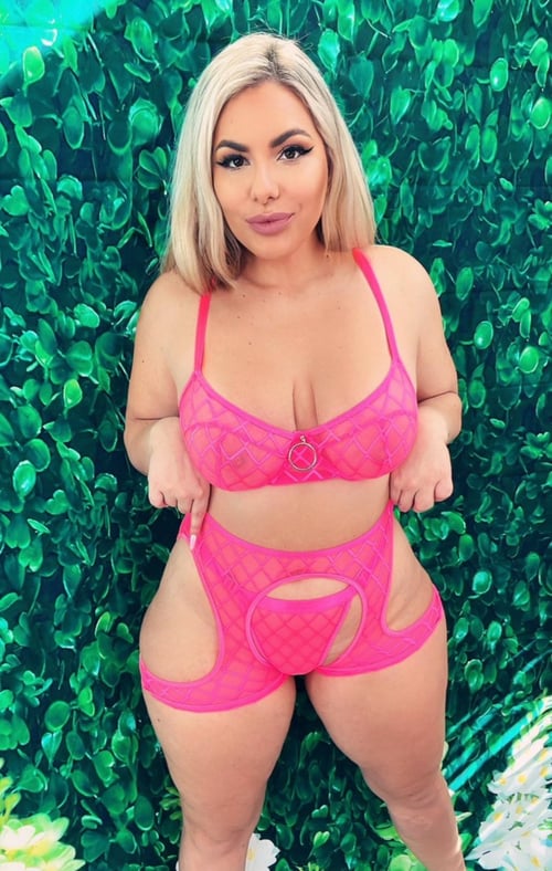 Are you looking for undivided attention and want to explore more into your erotic sexual life💦🍆