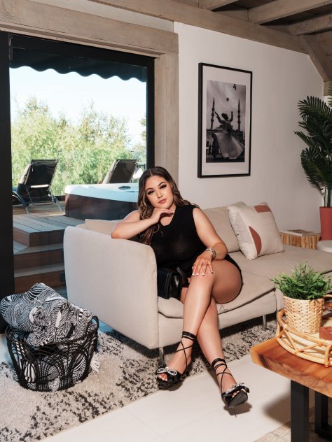 Exotic curvy Latina that aims too please
