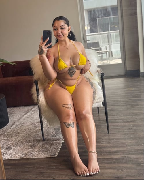 Bad Bitch🍆👅💦🍑but you know I’m Classy😍🤤💯