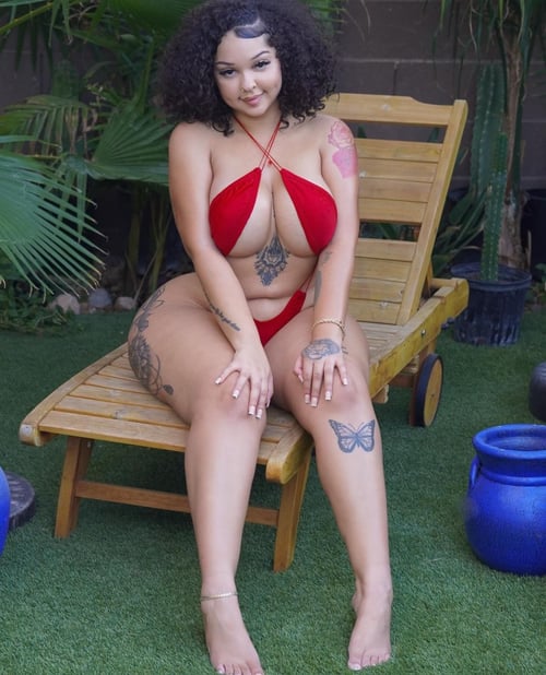Bad Bitch🍆👅💦🍑but you know I’m Classy😍🤤💯