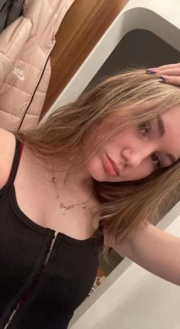 Discreet sex with Caucasian sexy girl