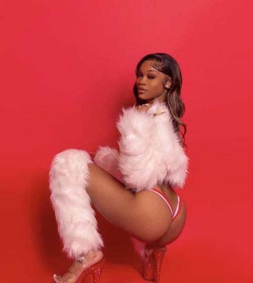 Pretty petite doll face 😍🥰