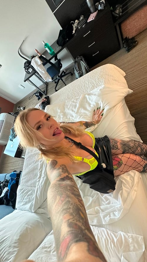 I’M VERY MUCH AVAILABLE TONIGHT FOR HOOKUP. I DO MEETUPS , MASSAGES , SELL pills. 270 245 4413
