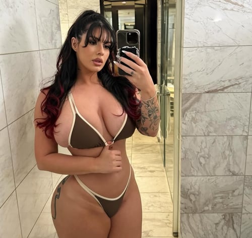 Sexy juicy pussy available for all kind of fun 🤩 🍆🍑  hotel or my apartment   Are down for one nig