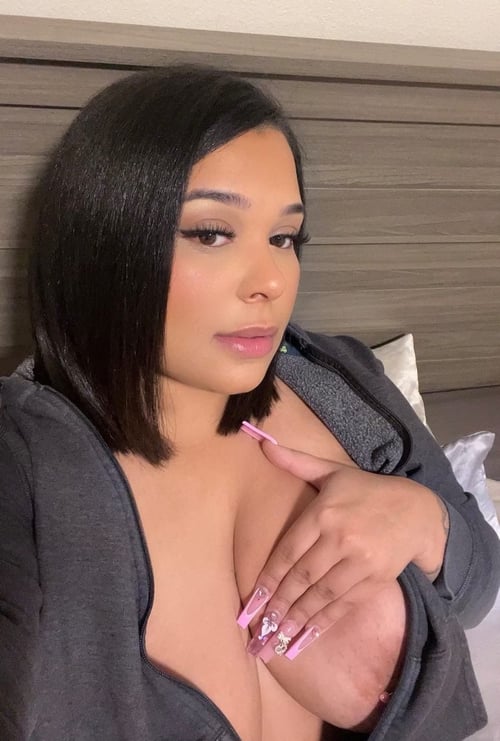 Am a female escort 💝🍁am down to fuck also sell my sexy nudes and video