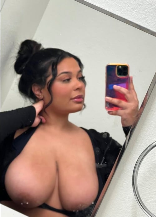 Am a female escort 💝🍁am down to fuck also sell my sexy nudes and video