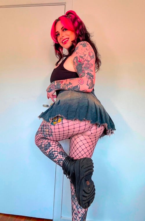 I’m a professional sexworker🍑 who is always ready and available for f**k I squirt 💦 ,🍆🍑💦
