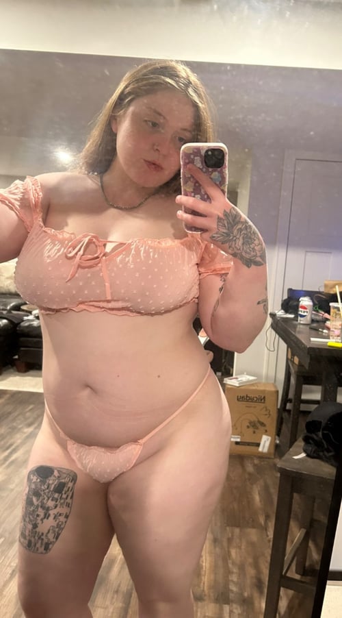 My name is Miyaa 💦,I am a hot sexy naughty lady ,I to have 😋fun with someone that🤤 has a great s