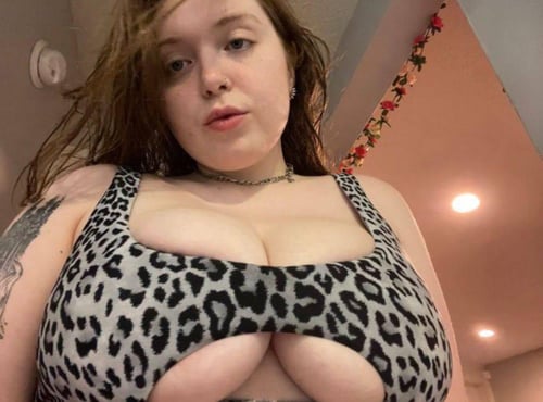 My name is Miyaa 💦,I am a hot sexy naughty lady ,I to have 😋fun with someone that🤤 has a great s