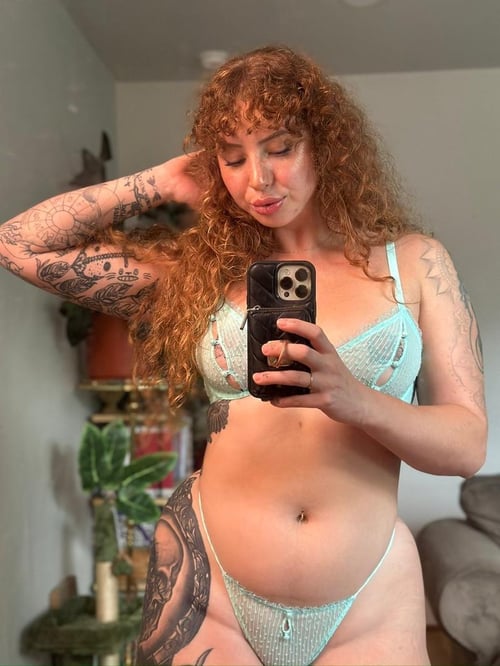 I’m Lydia 🙈 A Professional 💯 Experience 💦 Unmatched ✅ Elegance and Discretion service 👅