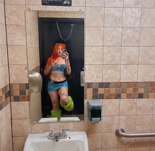 Are you ready to have fun with the sexiest girl👩💼in town that will give you unlimited fun