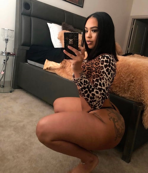 JUICY & SUBMISSIVE 😍🍑👅👅