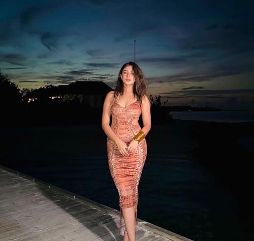 indian high society call girl service in available
