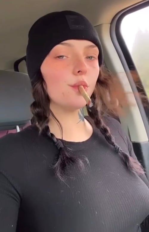 I’m Jeniffa🍑🍆 ,Sells Drugs❄️💊&weed Add me for hookup,couples fun,Bdsm
