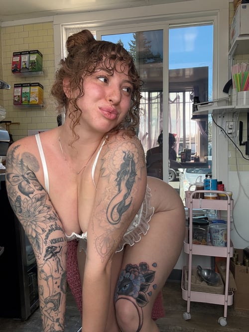 I’m Lydia 🙈 A Professional 💯 Experience 💦 Unmatched ✅ Elegance and Discretion service 👅
