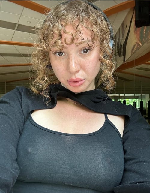 I’m Lydia 🙈 A Professional 💯 Experience 💦 Unmatched ✅ Elegance and Discretion service 👅