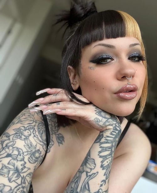 I’m shaquila a horny mature girl, I love squirting 💦 I Wanna fulfill your widest sexual -> +1903