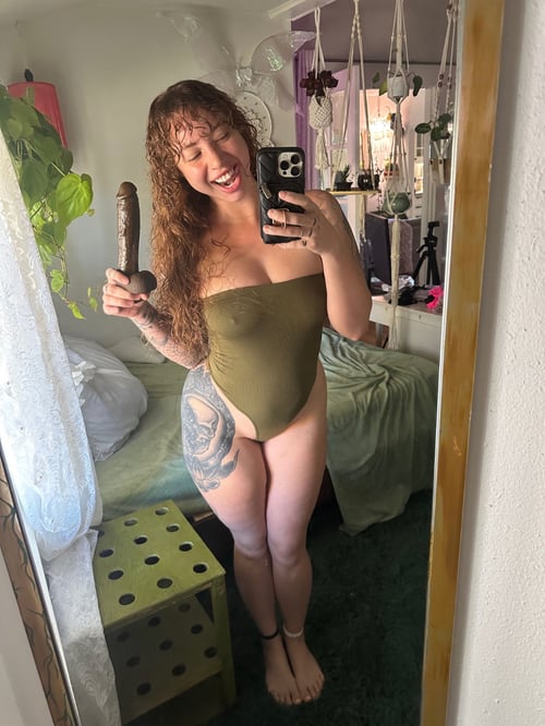 I’m Lydia 🙈 A Professional 💯 Experience 💦 Unmatched ✅ Elegance and Discretion service 👅