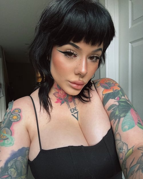 FEMALE ESCORT