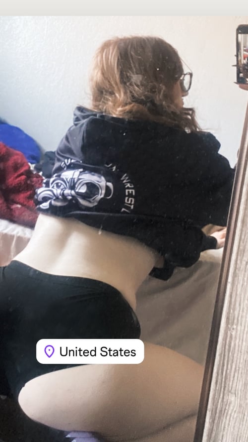 I’m redhead escort available for hook up&party💦👅