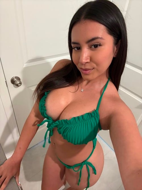 Hey lovebirds! I am Sophie, your massage and fun therapist 💋HMU on snapchat: Babysophiexo26❤️