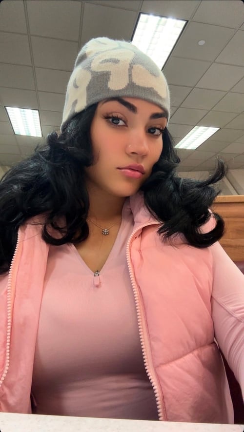 Snap me via https://snapchat.com/t/UqlTu2ee you are down to meet