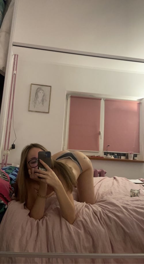 Discreet sex with Caucasian sexy girl