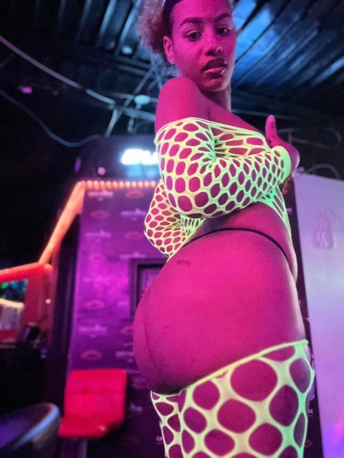 HORNY AND WET💦💋 iMessage: maryputella@gmail.com TELEGRAM: marybutputella