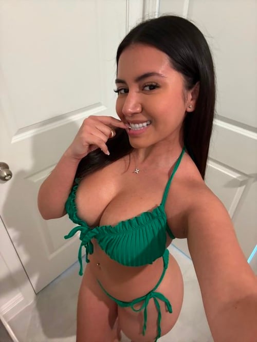Hmu on Snapchat @Babysophiexo26👅 text on iMessage Kalieanderson30@gmail.com🤤