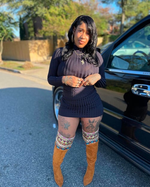 AVAILABLE FOR HOOKUP 👅🥰