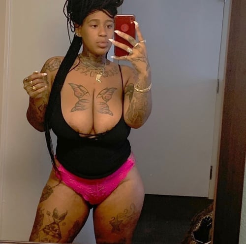 AVAILABLE FOR HOOKUP 👅🥰