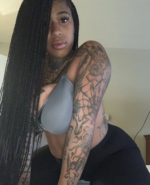 AVAILABLE FOR HOOKUP 👅🥰